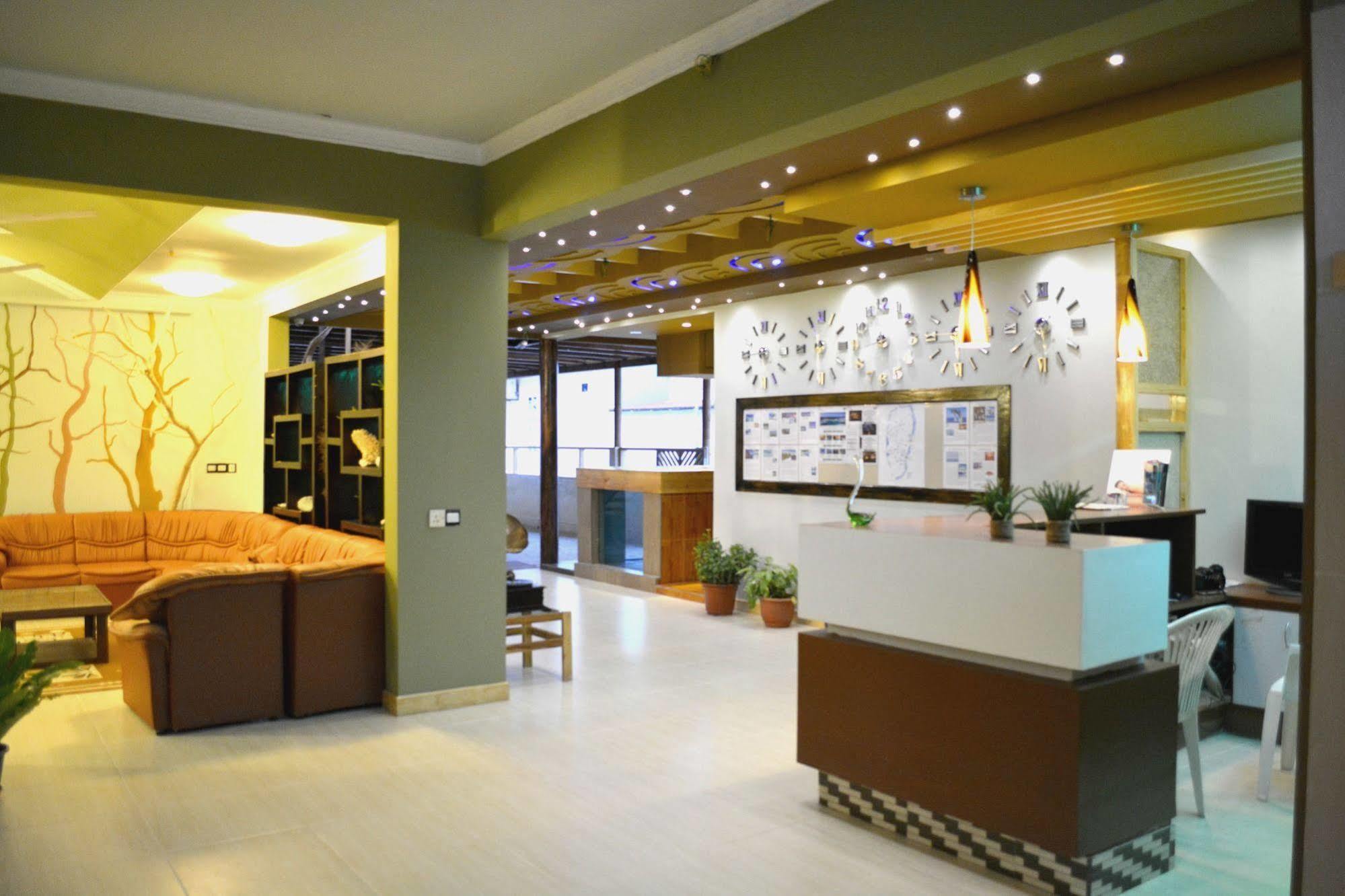 Lily Rest Maldives Hotell Maafushi Eksteriør bilde